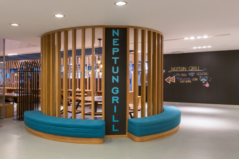 Neptun Grill asub veekeskuse 1.korrusel